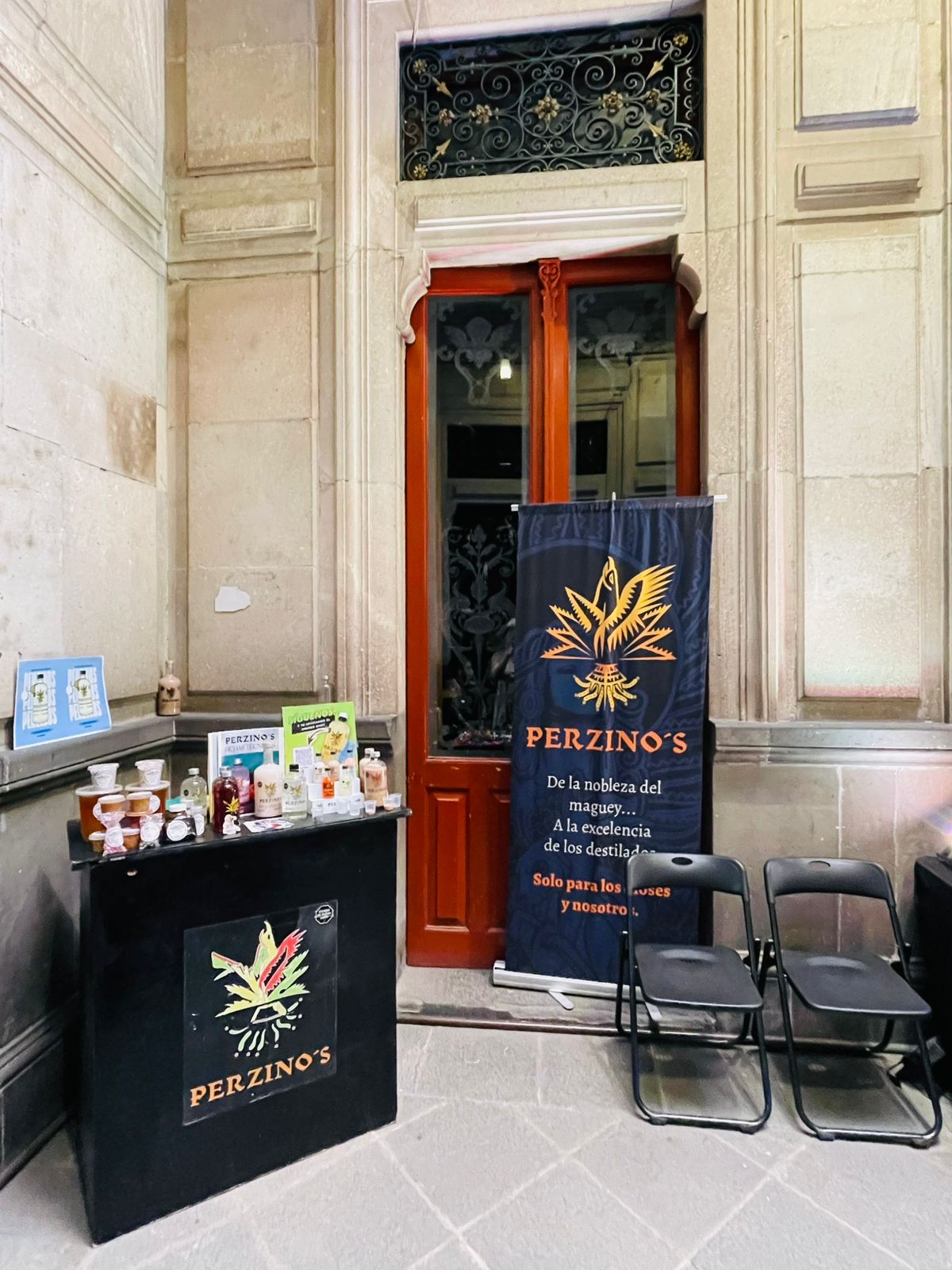 Montaje del mercado en Casa de los Ángeles